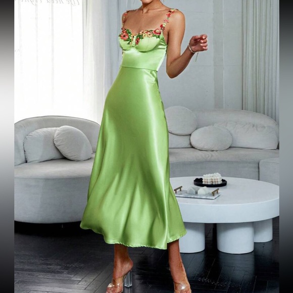 Luxe floral embroidered party cami dress - Picture 2 of 7